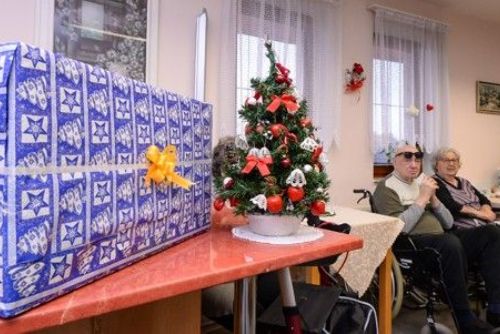 obrázek:Plzeňští radní rozdali dárky za 200 tisíc