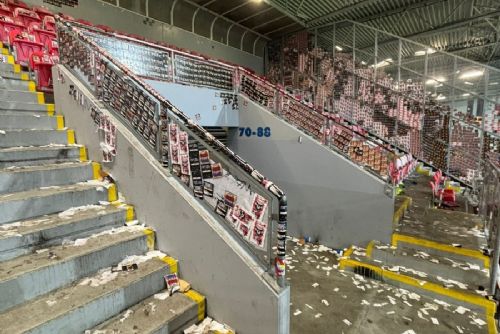 obrázek:Pyrotechnický chaos na utkání Plzeň - Slavia vyšetřuje policie
