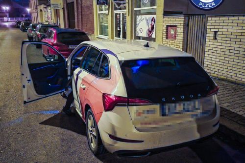 obrázek:Řidička bez řidičáku nerespektovala přikazující směr jízdy