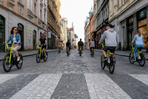 obrázek:Sdílená elektrokola zaplnila Plzeň. Radnice teď řeší bezpečnost v ulicích