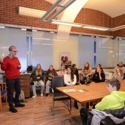 Sedmáci v Plzni dostanou mediální výchovu, město je chce chránit na internetu