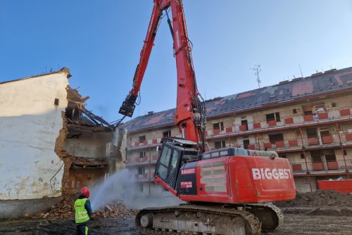 Foto: Slavný pavlačový dům jde k zemi
