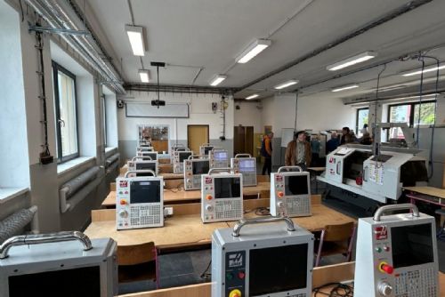 obrázek:Sušická škola otevřela moderní dílny za 24,7 milionu. Zázemí prověřili i soutěžící technici