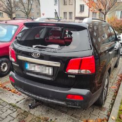 Vloupání do vozidla na Čapkově náměstí