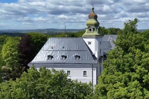 obrázek:Z chátrajícího zámku je první centrum dlouhodobé péče v Česku. Téměř se zaplnilo