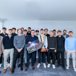 Zlatí fotbalisté ZČU si pro gratulaci došli na rektorát. V létě míří reprezentovat do Itálie