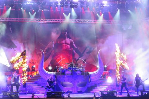 Obrázek - Dani Filth a jeho black gothic metalová smečka Cradle Of Filth plzeňské
publikum rozhodně nešetřili. Nekompromisní nářez od začátku do konce.