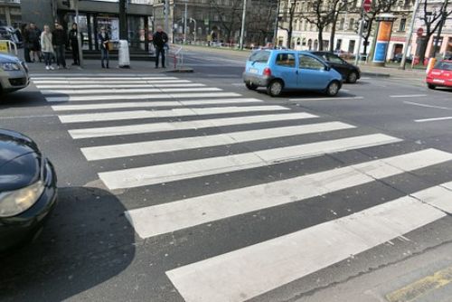 Foto: Řidička srazila v Rokycanech na přechodu chodkyni