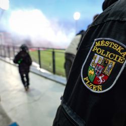 Bezpečnostní opatření v Plzni - speciální jednotky hlídají zápas Viktorky s Baníkem