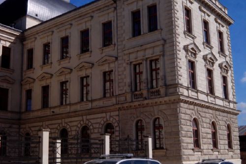 obrázek:Bombu si vymysleli, aby nemuseli k soudu. Výhrůžka v Plzni skončila obviněním dvojice