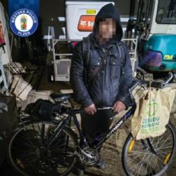 Chtěl si odnést optický kabel. Muže v areálu CETIN v Plzni zadržela hlídka policie