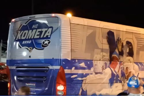 obrázek:Kometu Brno přivítal ohromný dav fanoušků