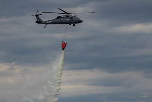 obrázek:Les u Brodu hořel až do korun stromů. Hasičům pomáhal Black Hawk i drony