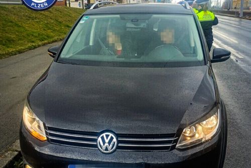 obrázek:Mladík na Domažlické letěl přes 120 km/h. Může přijít o řidičák