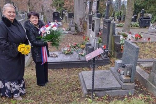 obrázek:Plzeň uctila prvního polistopadového primátora Loukotu