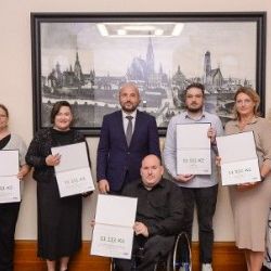 Plzeňský ples přinesl 77 777 Kč pro dobročinné organizace