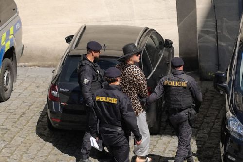 obrázek:Po měsících v české vazbě je pryč. Liebichová zamířila do německého vězení