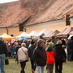Podzimní jarmark na Švihově: Rodinná neděle plná tradic a zábavy