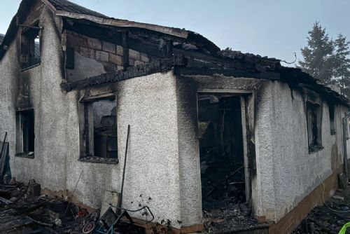 obrázek:Požár domku ve Zbirohu na Rokycansku - milionová škoda a zraněný muž