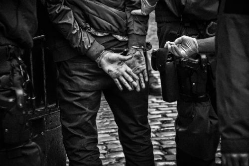 Foto: Přepadl benzinku s atrapou bomby, policie ho dopadla