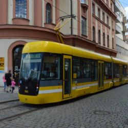 Řidička tramvaje čelí soudu - obviněna z usmrcení kvůli mobilu
