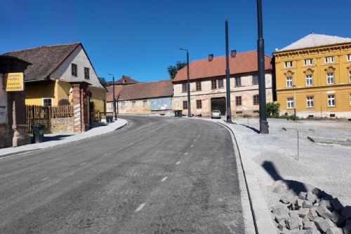 obrázek:Rolnické náměstí v Plzni se dnes otevírá. Do Lobez se vrací auta i MHD