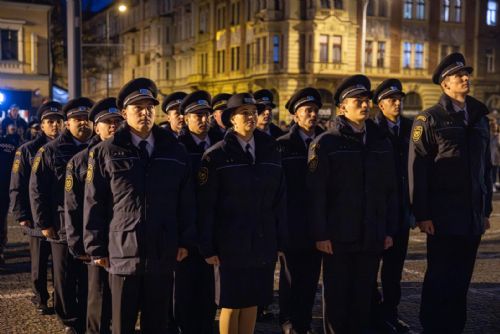 obrázek:Šestnáct nových hasičů složilo slib. Do služby vstoupili s respektem i hrdostí