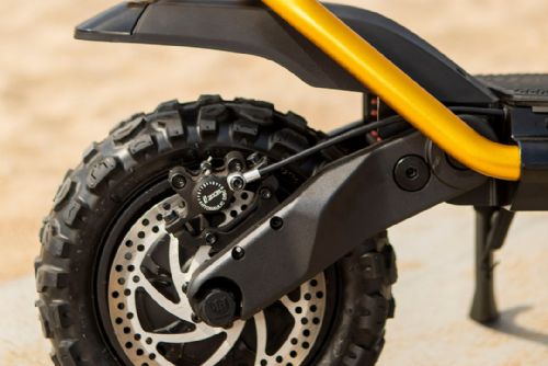 obrázek:Silné elektrokoloběžky pod dohledem policie. Bez papírů hrozí tvrdé postihy