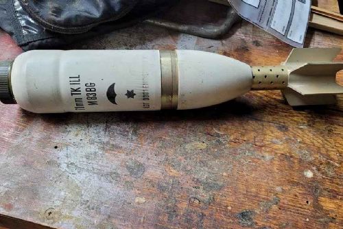 obrázek:Zásah Anthony - peníze, zbraně a zařízení pro výrobu drog