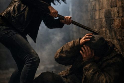 obrázek:Žena podle obžaloby udeřila bezdomovce tyčí a vypíchla mu oko, hrozí jí deset let