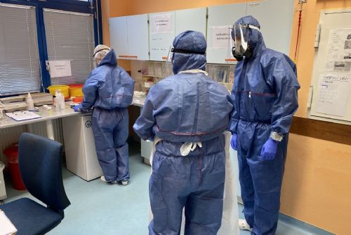 Foto: Čtvrtá vlna pandemie nebrzdí. Počet covid+ pacientů v Plzeňském kraji přes víkend opět vzrostl