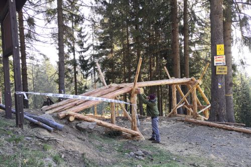 Foto: Na šumavském Špičáku se o víkendu premiérově pojede Mistrovství ČR v downhillu, zároveň půjde i o druhý závod série Českého poháru  