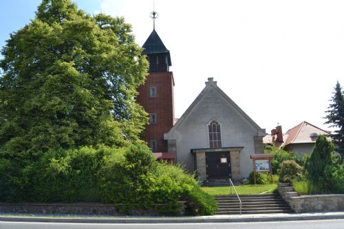 Obrázek - Českobratrský kostel  projektovaný známím Hanušem Zápalem a dostavený v roce 1934.