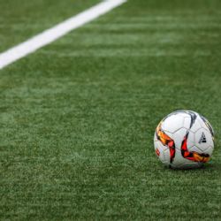 Nevyužité fotbalové hřiště v Bosonohách se díky participativnímu rozpočtu proměnilo ve „Sportovně-relaxační lesní zónu“