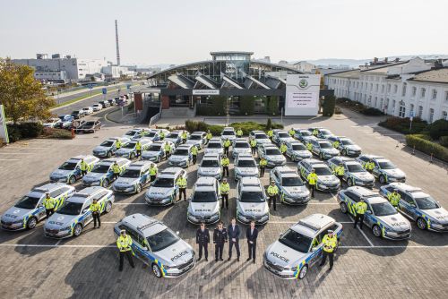 Foto: Policie ČR obdržela nové policejní vozy SUPERB COMBI. I vám se líbí vozy SUPERB COMBI? Stačí se obrátit na AUTO CB v Plzni