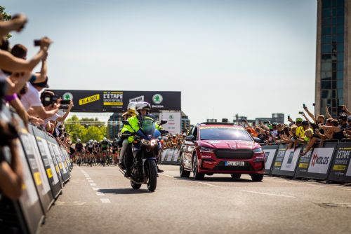 Foto: Škoda Auto opět generálním partnerem cyklistického závodu L'Etape Czech Republic by Tour de France. Objevte nové skladové vozy Škoda v Plzni